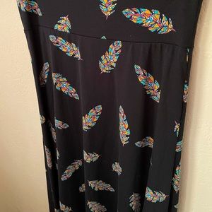 Size S LuLaRoe maxi skirt, black w/feather print